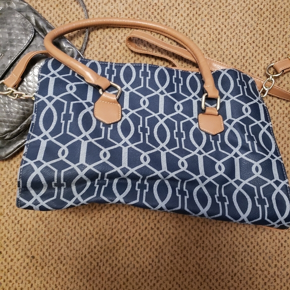 Purse - Picture 2 of 3